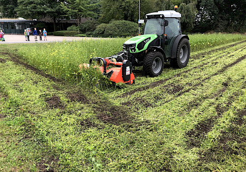 Ubbo Kruse, Dienstleistungen, Lohnunternehmen, Landwirtschaftsservice, Landgeräte, Landmaschinen, Kommunalservice, Grünflächenpflege, Mähservice