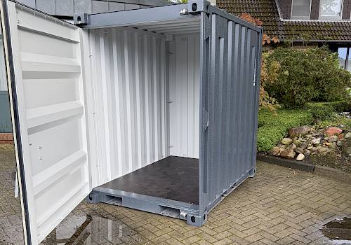 Geöffneter ZWISCHENRAUM Lagercontainer mit Blick in den Innenraum